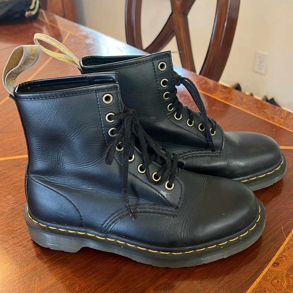 Doc Martens Smooth Black Leather Women's Size 7